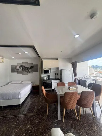 Appartement met drie slaapkamers en balkon — PATONGTOWER 3 BEDROOMs 2026